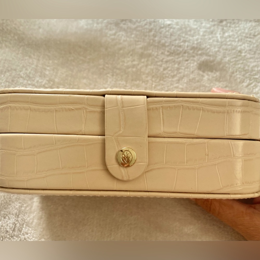 Leather Mirrored Jewelry Case - NWOT - Picture 4 of 9